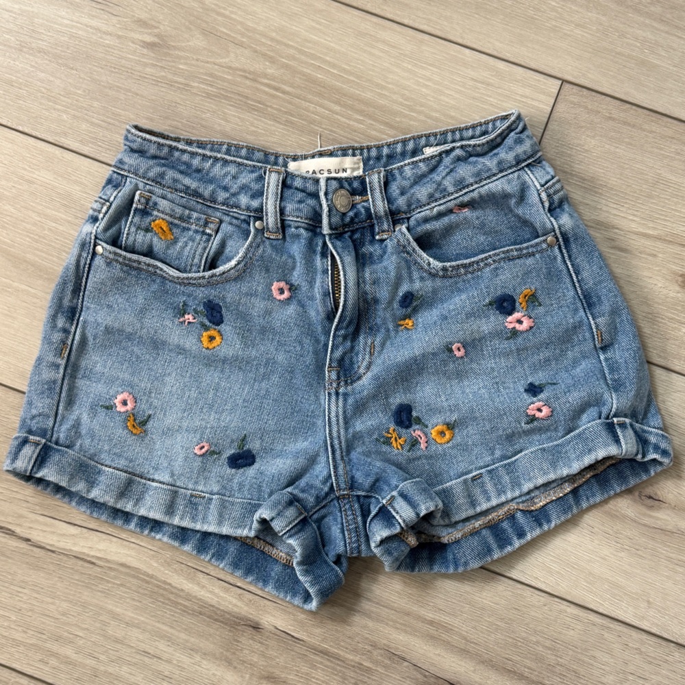 PacSun Mom Short Light Wash Floral Embroidered Denim Jean Shorts Womens 23